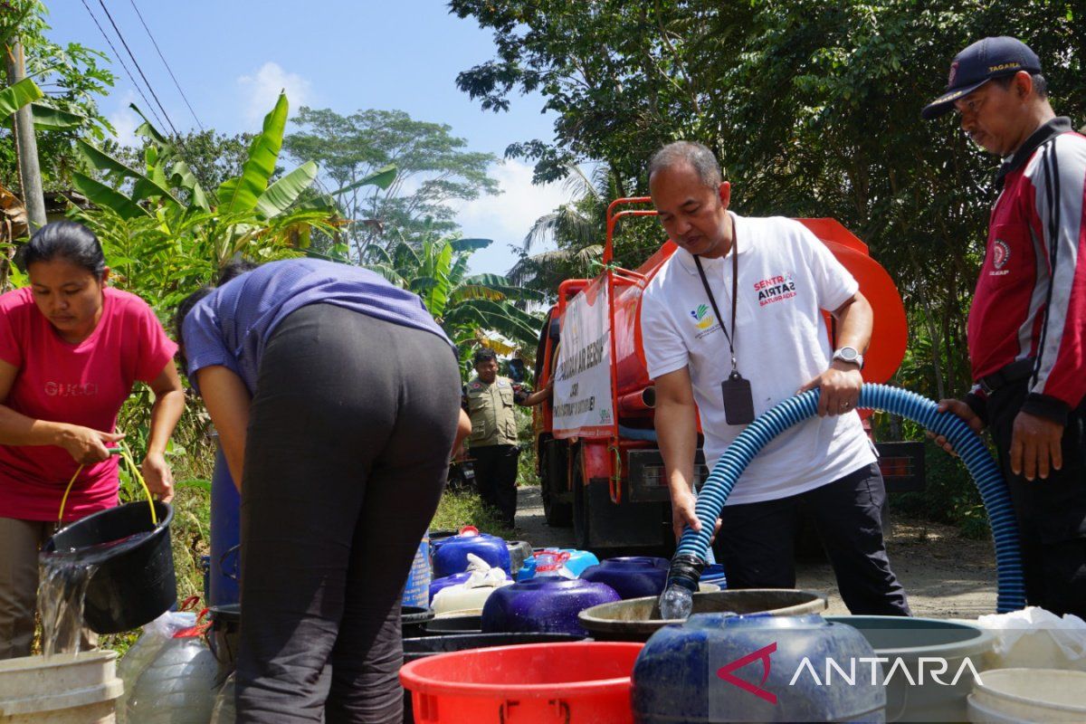 Kemensos berikan bantuan air bersih untuk 4.000-an warga di Cilacap