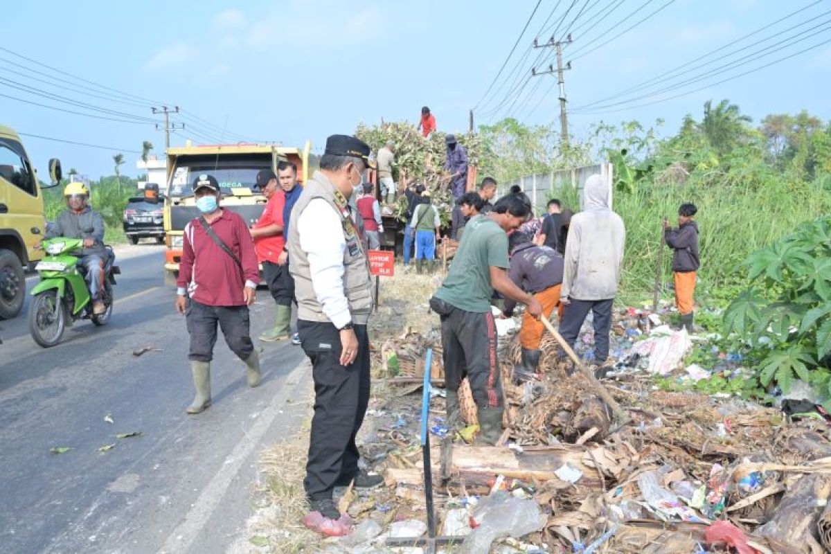 Pemkot Jambi gotong royong rutin bersih-bersih lingkungan