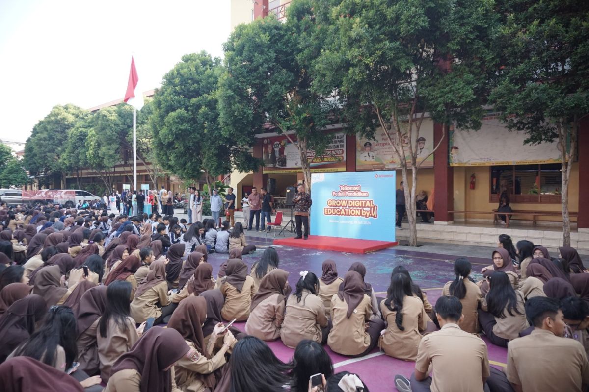 Telkomsel hadirkan program "Grow Digital Education By.U" di SMA YP Unila