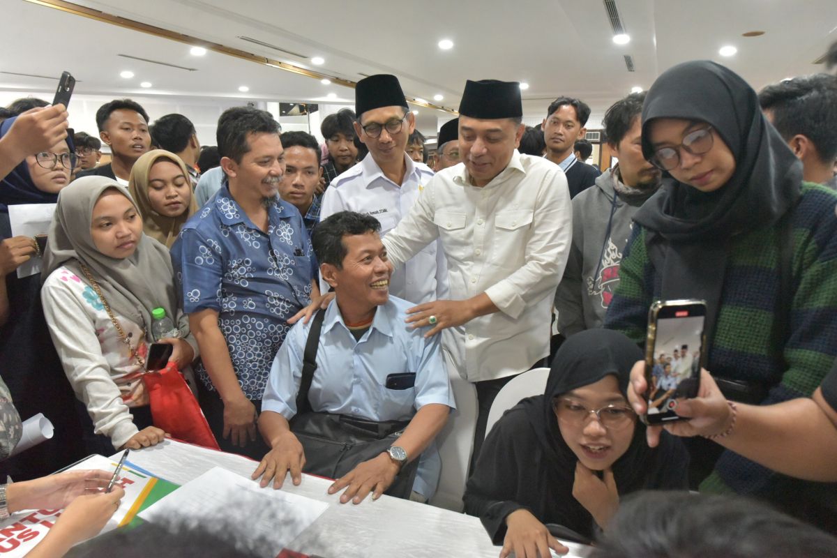 Pemkot-Baznas Surabaya salurkan bantuan tebus ijazah ratusan pelajar