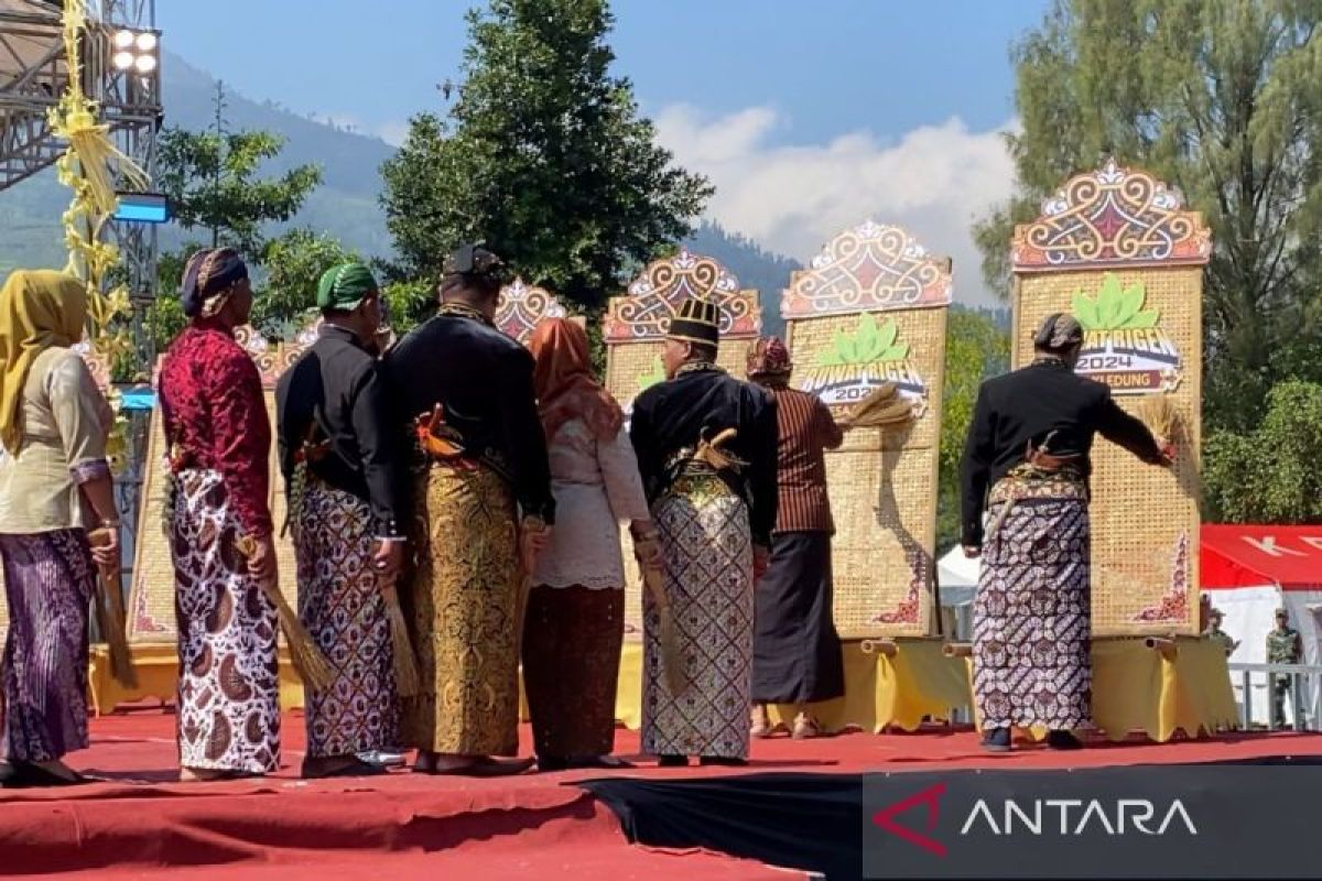 Petani Kledung gelar Ruwat Rigen, jelang panen tembakau