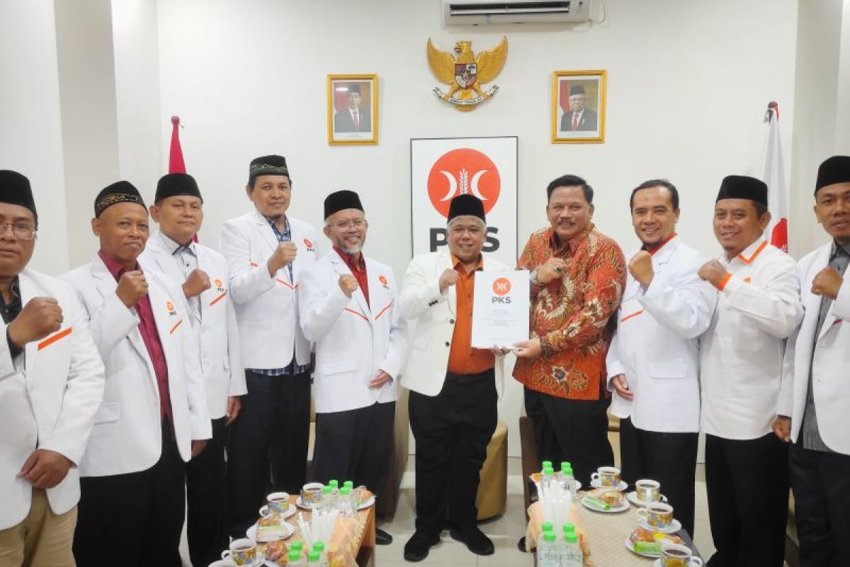 PKS serahkan SK dukungan untuk cakada Nganjuk, Sampang dan Ponorogo