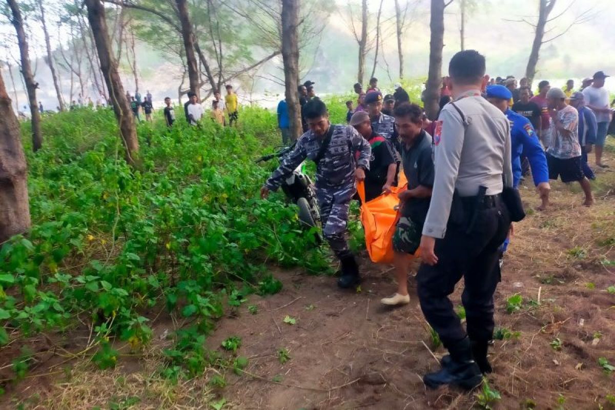 Pencari rumput tewas tenggelam di muara Pantai Jebring Blitar