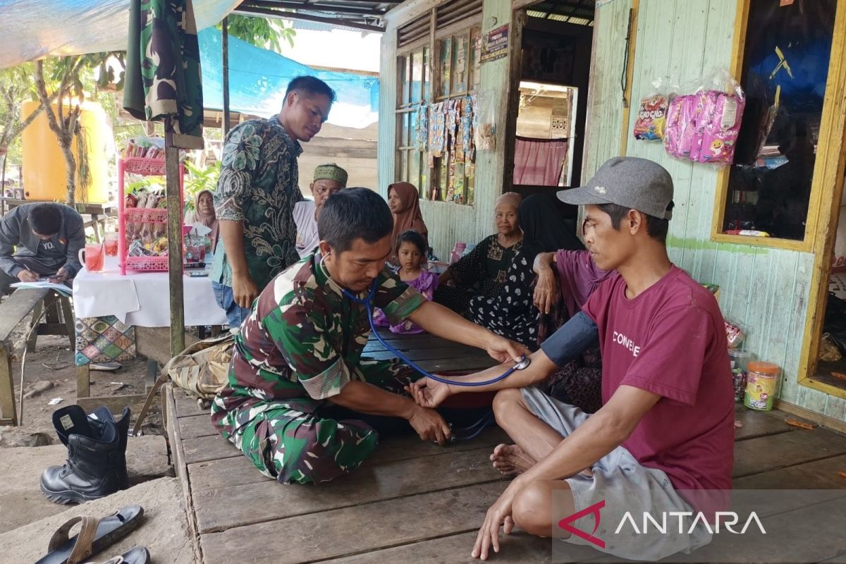 TMMD 121 - Kodim 1003/HSS beri pelayanan kesehatan bagi masyarakat