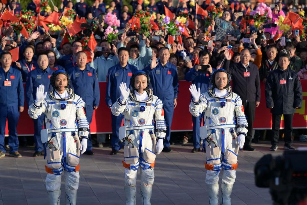 China anugerahkan medali kepada para taikonaut Shenzhou-17