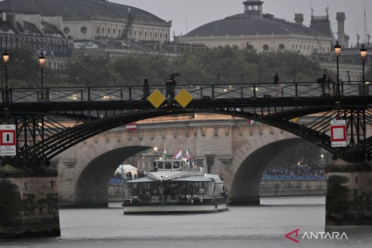 Olimpiade Paris dibuka dengan defile bersejarah