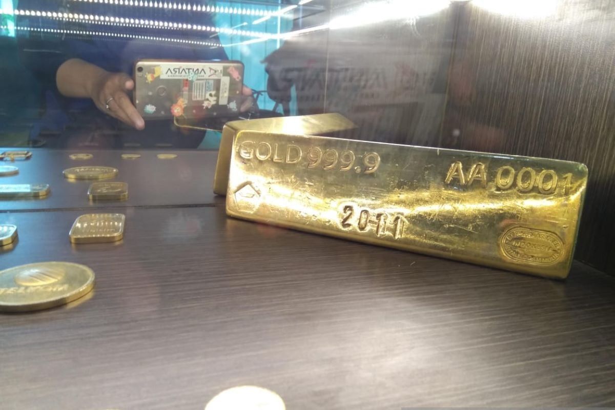 Harga emas Antam Selasa naik Rp18 ribu jadi Rp1,419 juta per gram