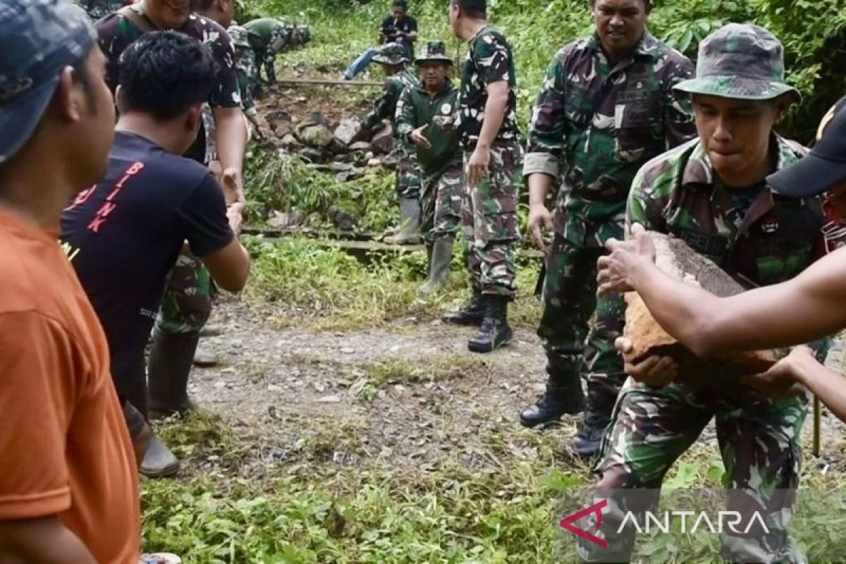 TMMD 121 - Kodim HSS bangun sarana air bersih pada tiga lokasi