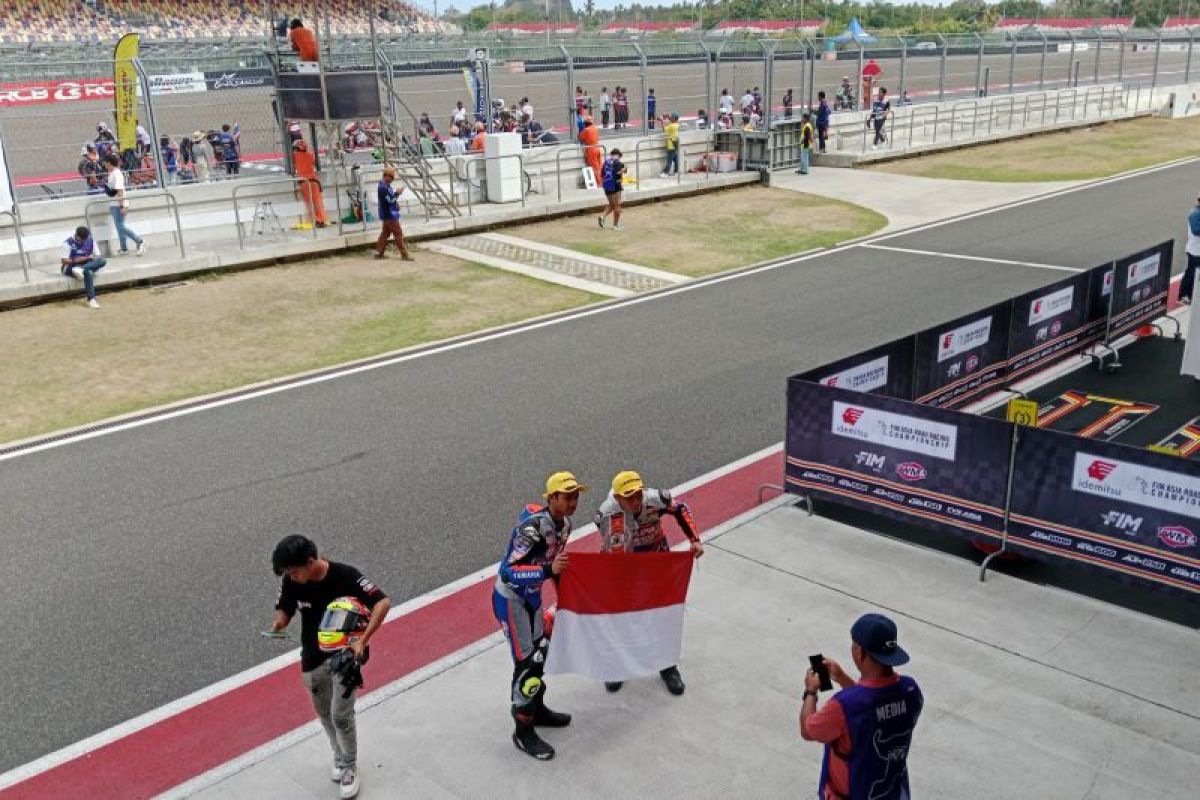 Dua pembalap Indonesia raih podium ARRC UB150 di Sirkuit Mandalika