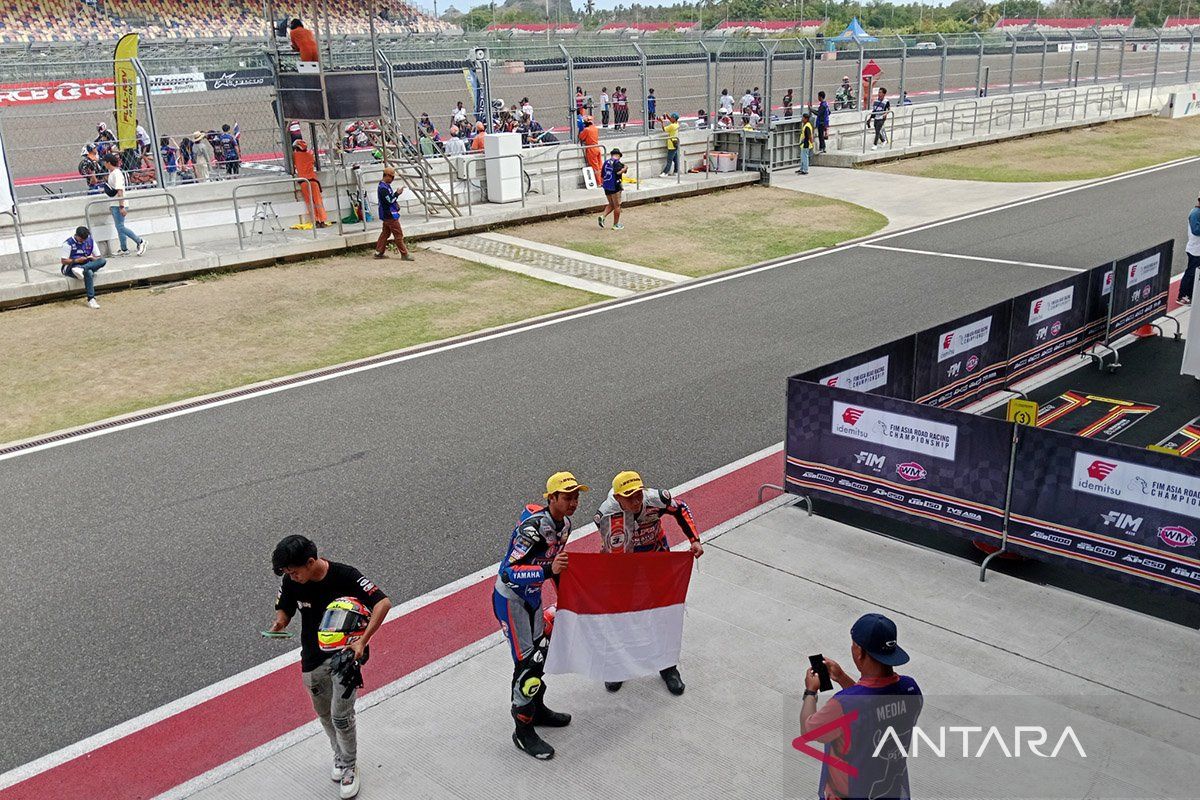 Dua pembalap Indonesia raih podium ARRC UB150 di Sirkuit Mandalika