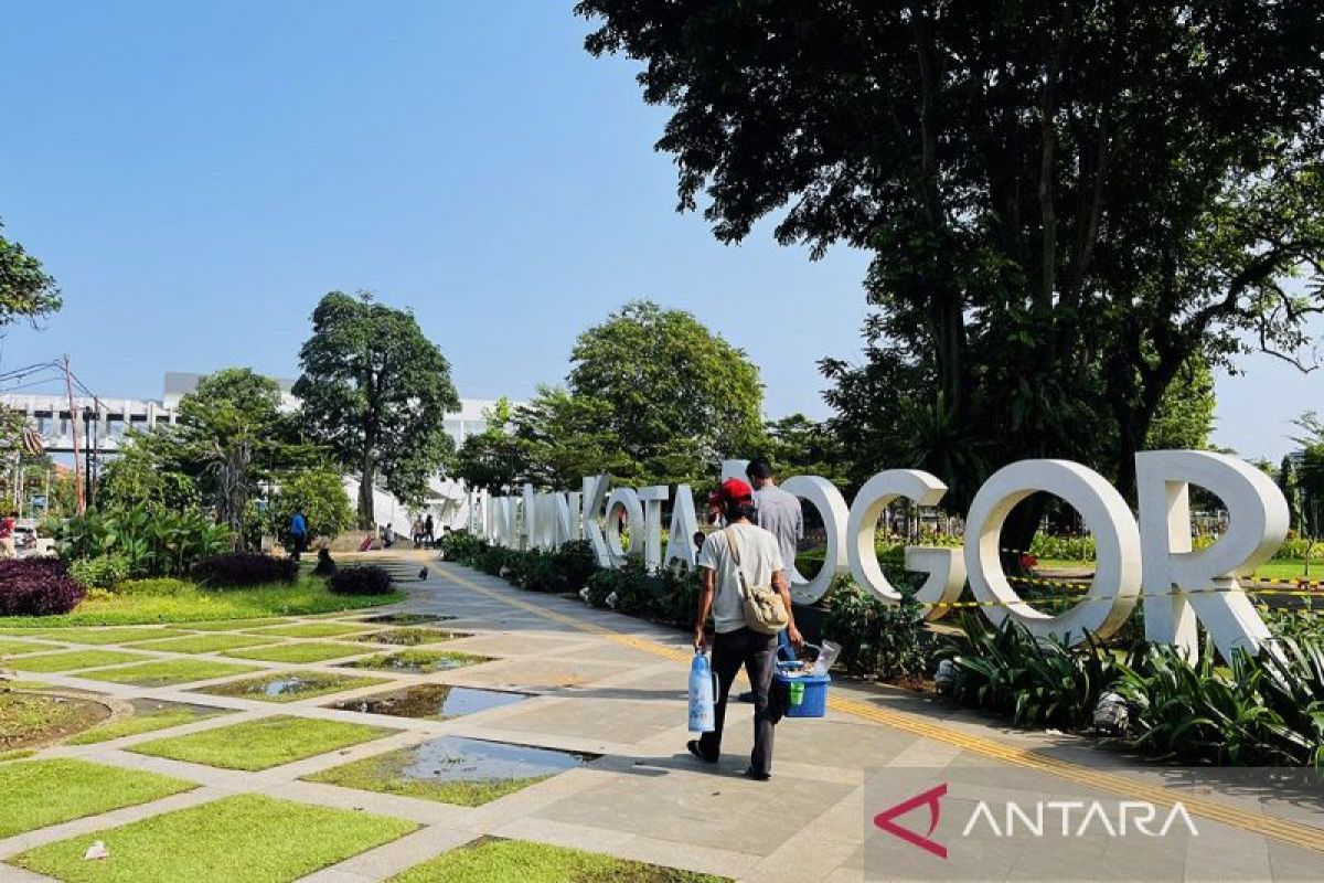 Pemkot lakukan penataan PKL di Alun-alun Kota Bogor