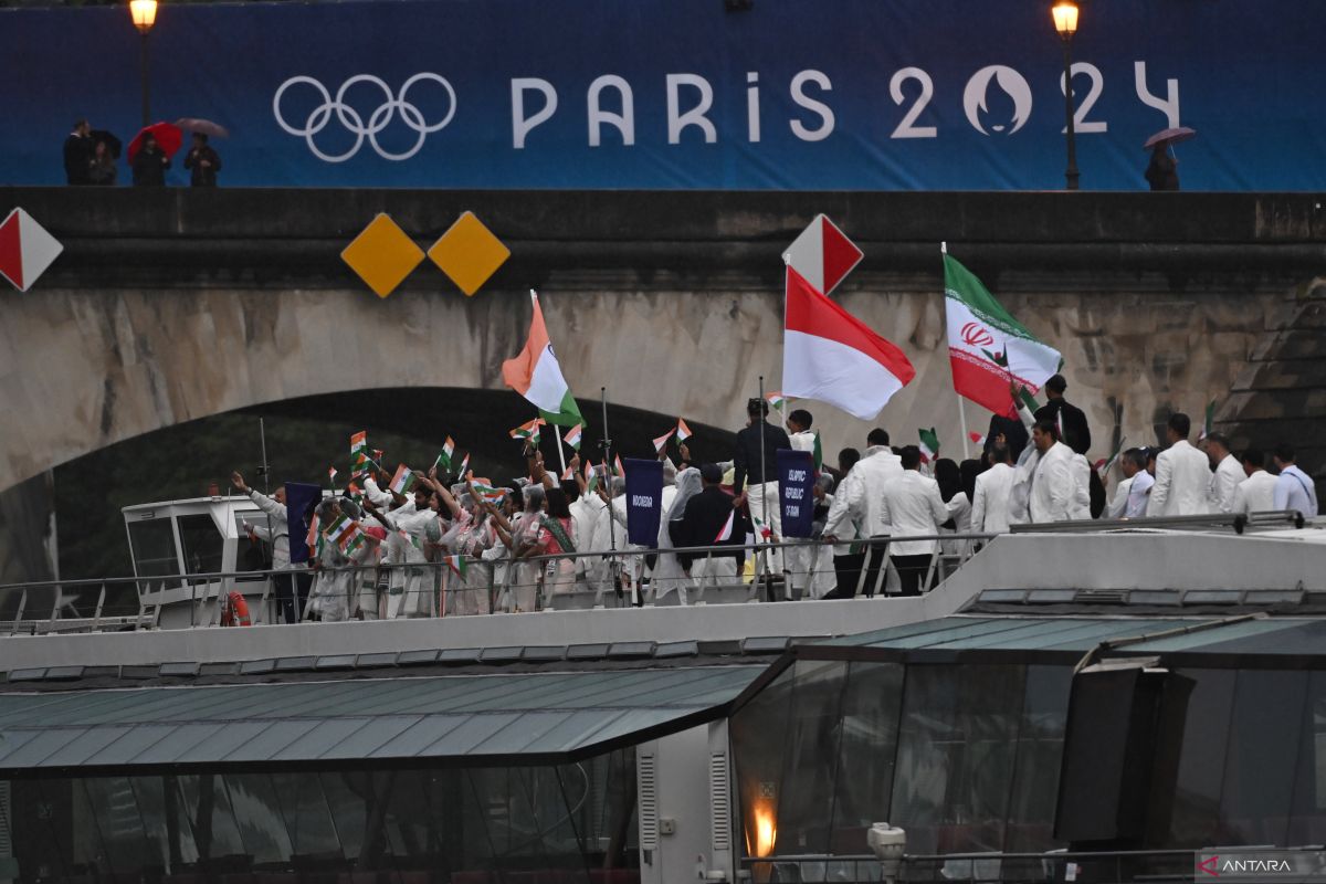 Erick Thohir harapkan tim Indonesia beri kejutan prestasi di Paris