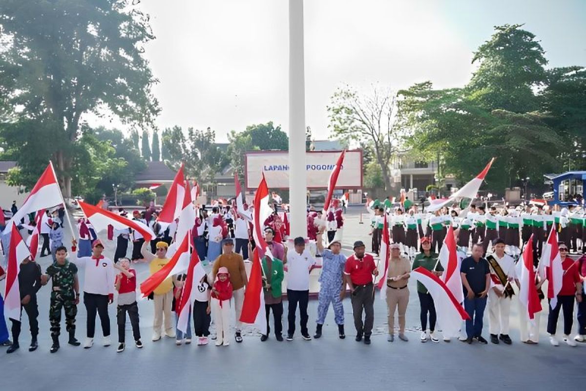 Pemprov Sulteng bagikan sebanyak 10 juta lembar bendera kepada warga