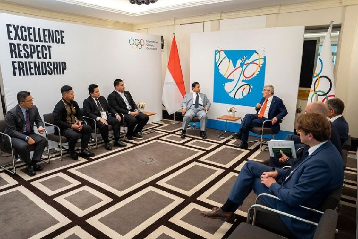 Prabowo, Thohir meet with IOC President, discuss Indonesia potential