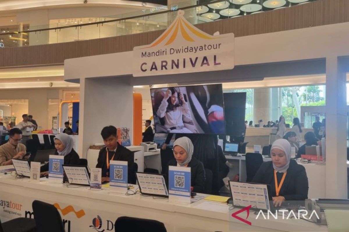 Dwidayatour-Bank Mandiri beri diskon perjalanan wisata warga Surabaya