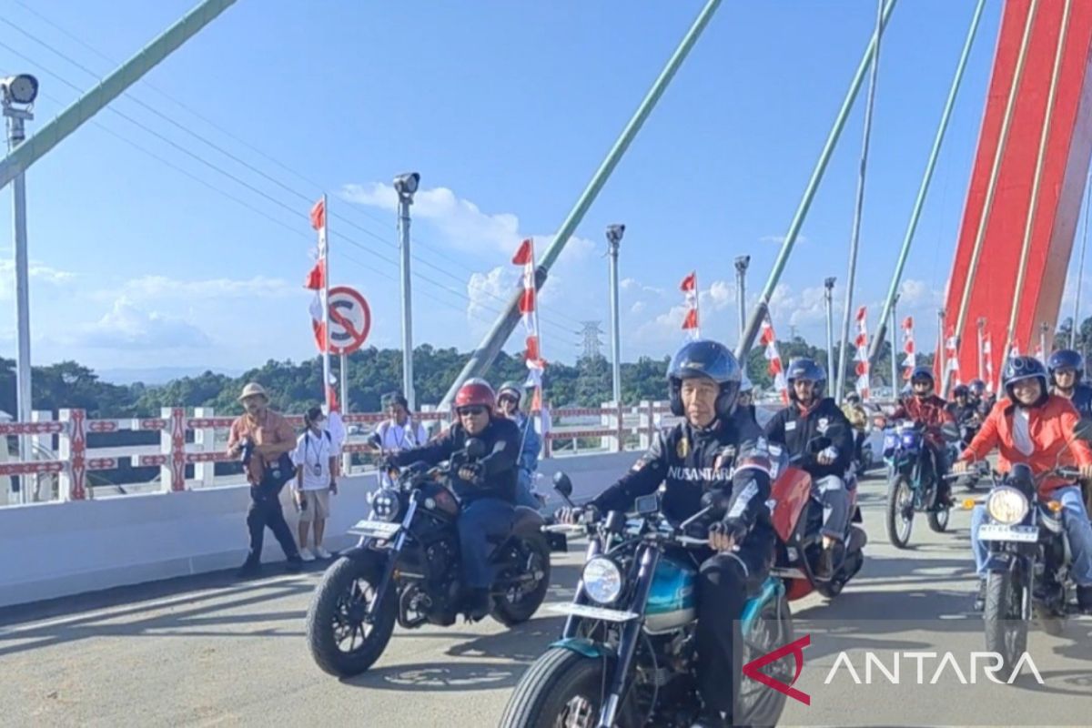 Presiden motoran bareng Raffi Ahmad susuri jalan tol IKN