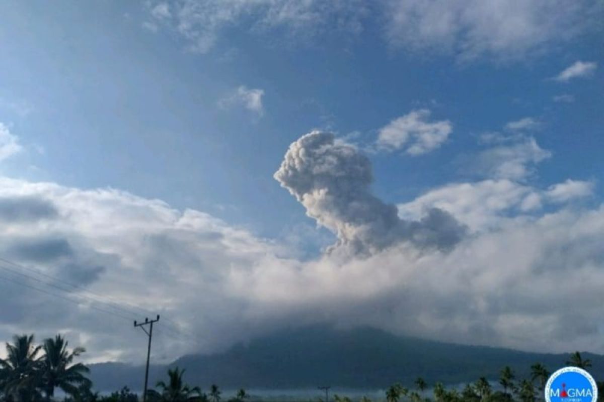 Warga empat desa waspada debu vulkanik Gunung Lewotobi