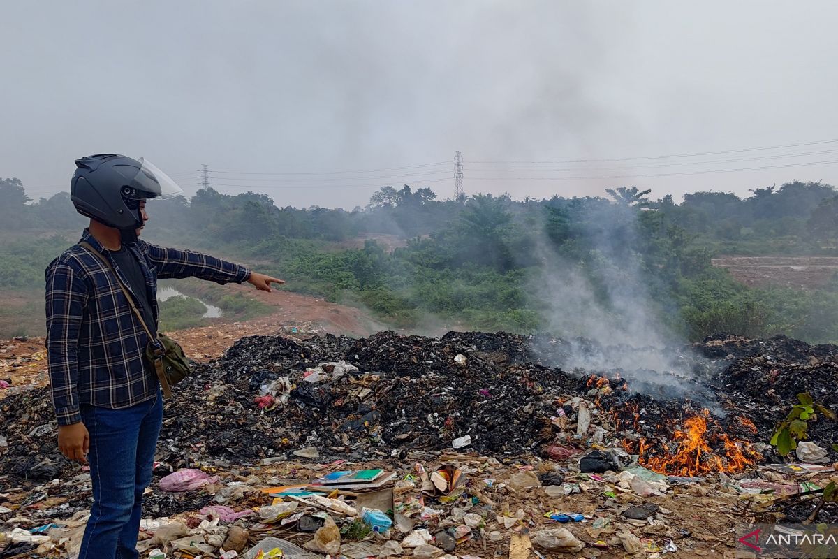 Tempat pembuangan dan pembakaran sampah liar resahkan warga Tangerang