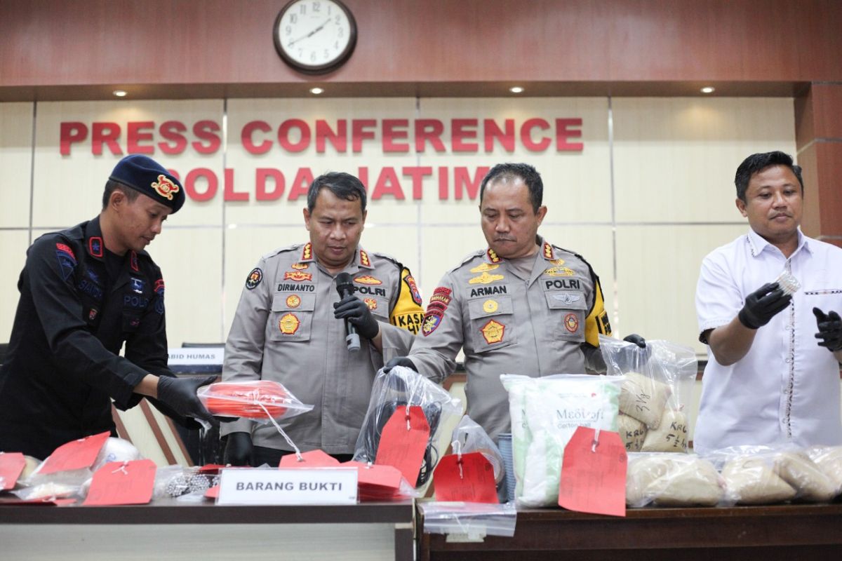 Ditpolairud Polda Jatim tangkap perakit bom ikan