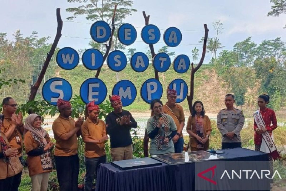 Kemenparekraf tinjau kemajuan desa wisata di Sempu