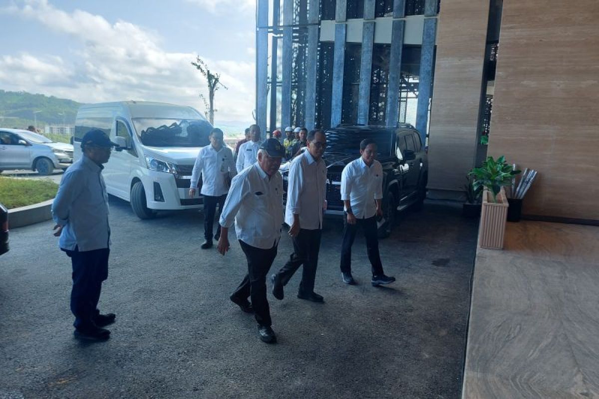 Presiden kumpulkan menteri dan kepala daerah hadir rapat perdana di IKN