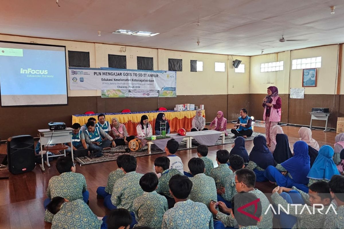 Srikandi PLN Cikarang Bekasi edukasi pelajar SD tentang kelistrikan