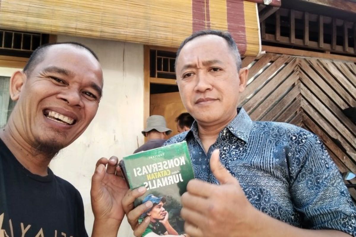 Wartawan Antara Sumbar luncurkan buku di momen hari harimau sedunia