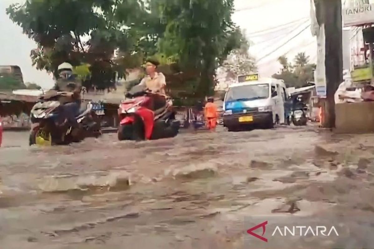 Dua RT di Jakarta Barat terendam banjir hingga 70 cm