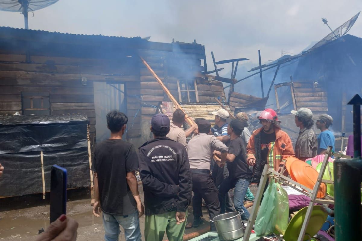 36 rumah di Karo hangus terbakar, Polisi sebut kerugian mencapai segini