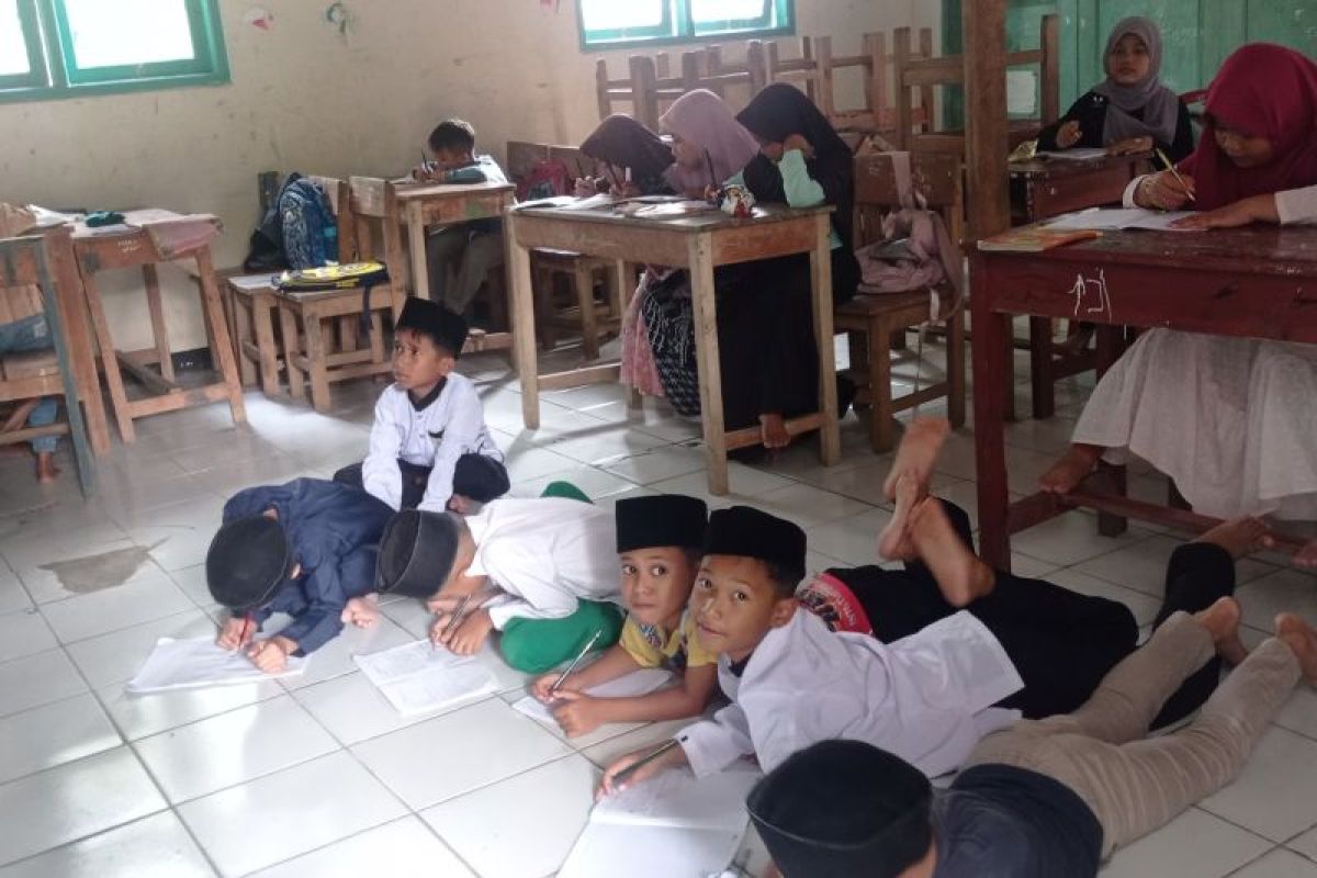 Minat siswa SD belajar di Madrasah Diniyah di Lebak tinggi