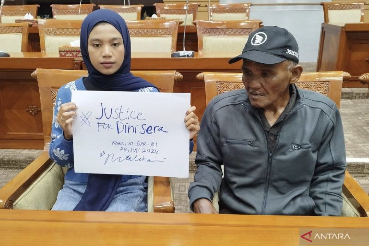 Ayah dan adik kandung dari Dini Sera korban kasus Ronnald Tannur datangi DPR RI