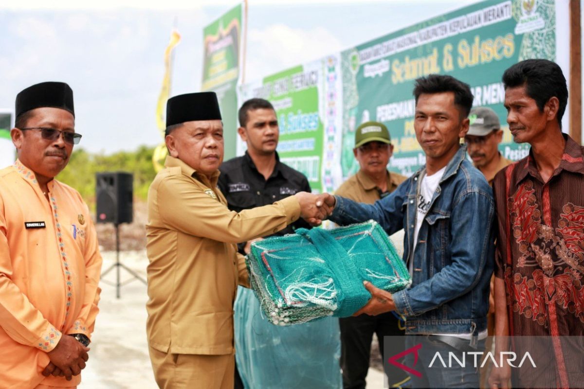 Enam kelompok nelayan di Meranti dapat bantuan alat tangkap