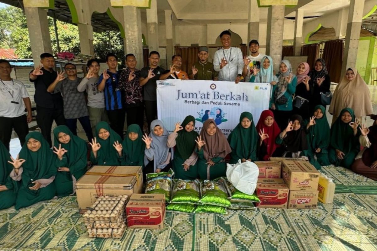 PLN berbagi kebahagiaan dengan Panti Asuhan di Kota Padangsidimpuan