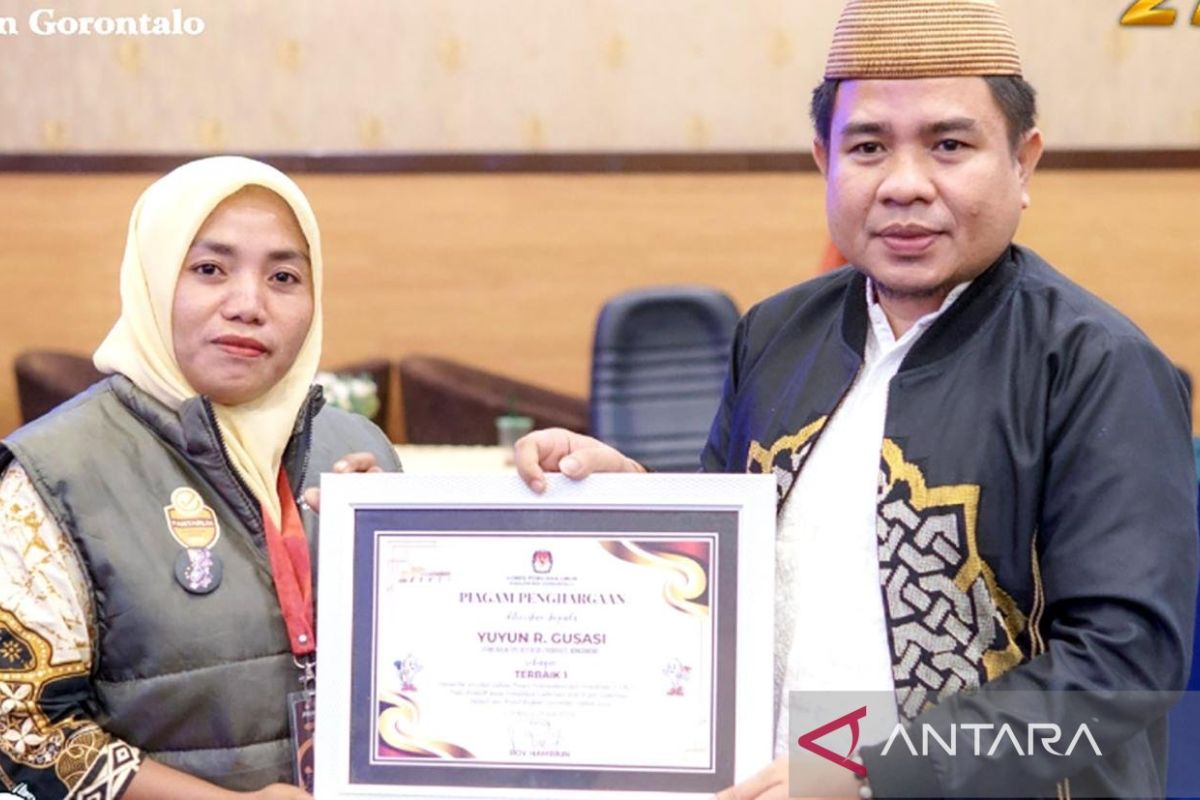 KPU Kabupaten Gorontalo beri penghargaan kepada tujuh Pantarlih