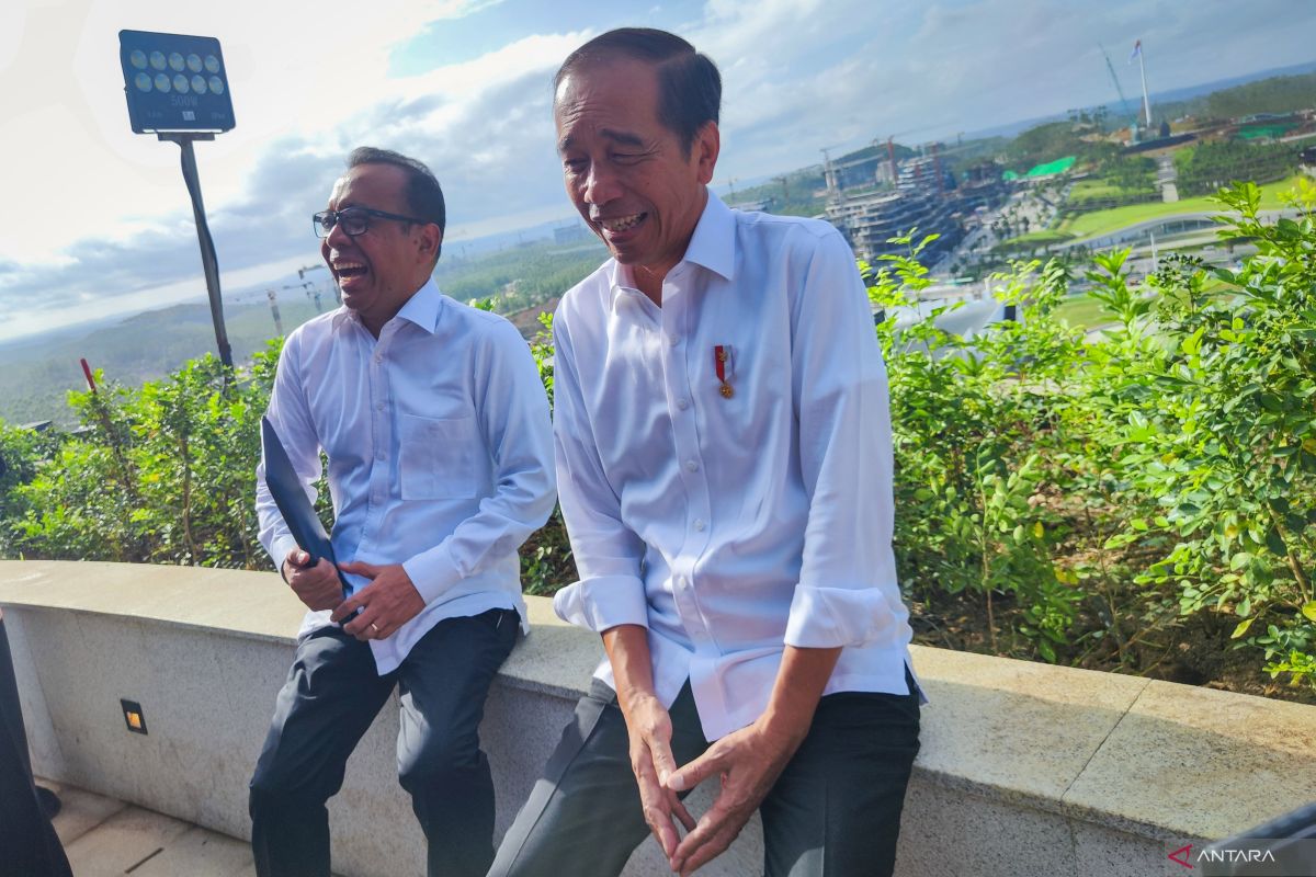 Jokowi tandatangani PP soal kesehatan larang penjualan rokok secara eceran