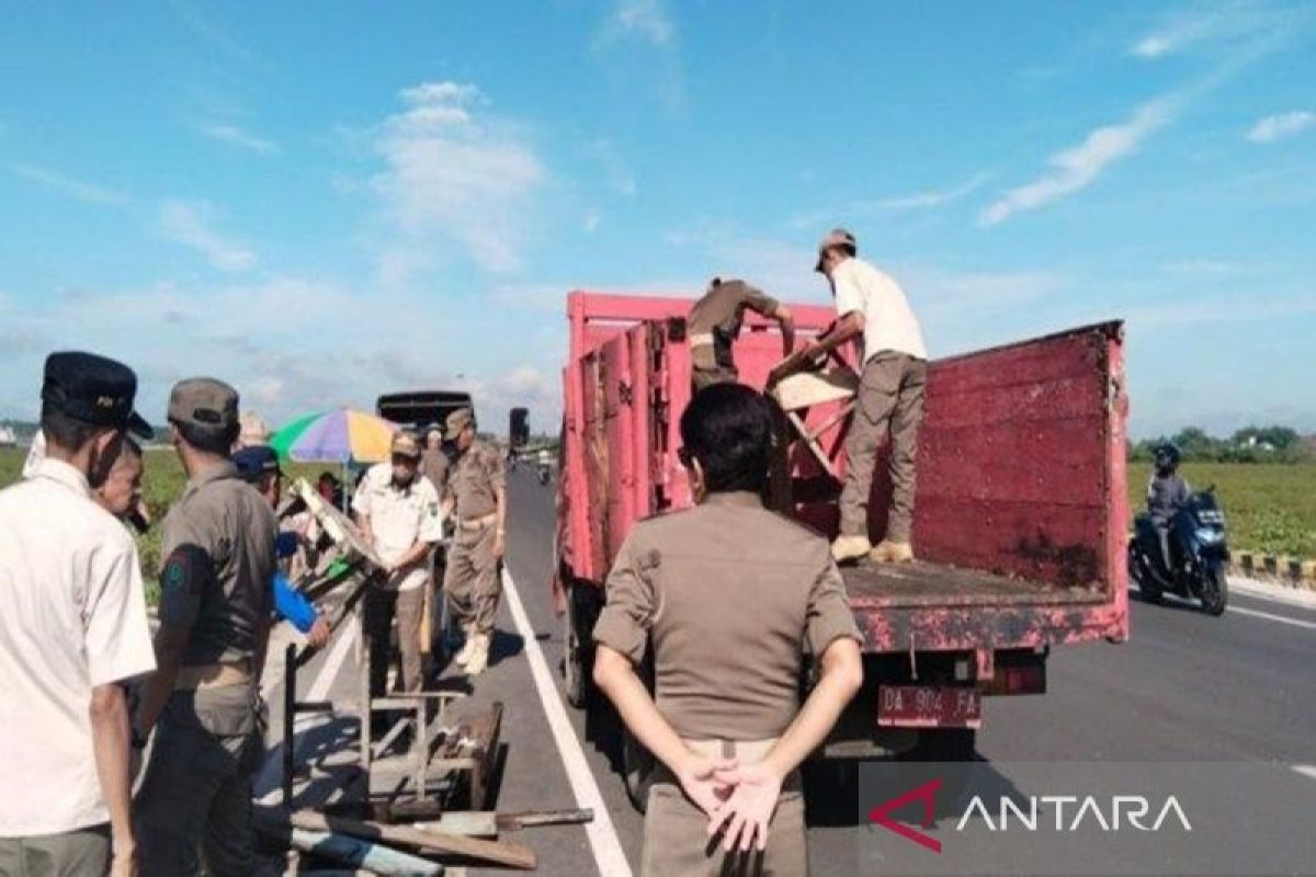 Satpol PP HSU Kembali Angkut Lapak Pedagang, Begini Alasannya