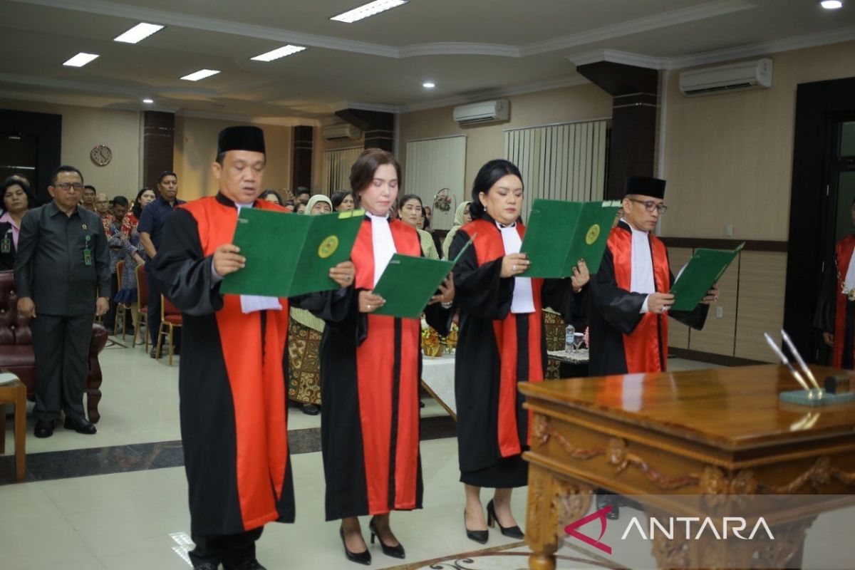 Ketua PT Medan lantik empat Ketua Pengadilan Negeri baru, ini nama-namanya