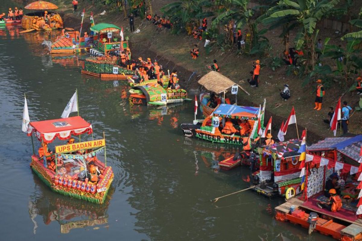 Berlabuhnya "kura-kura" dari sampah botol plastik