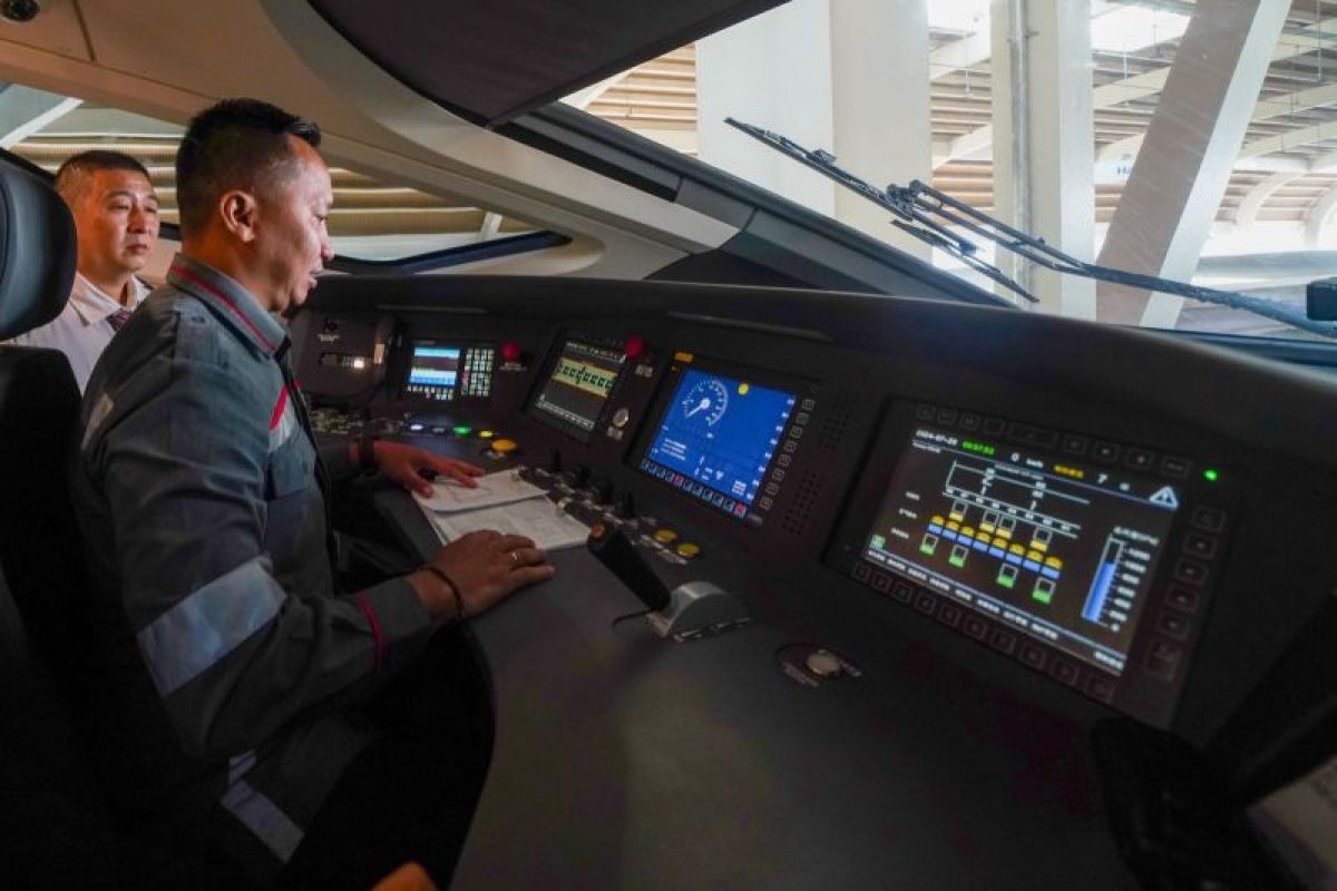 Indonesian drivers successfully operate Whoosh high-speed train