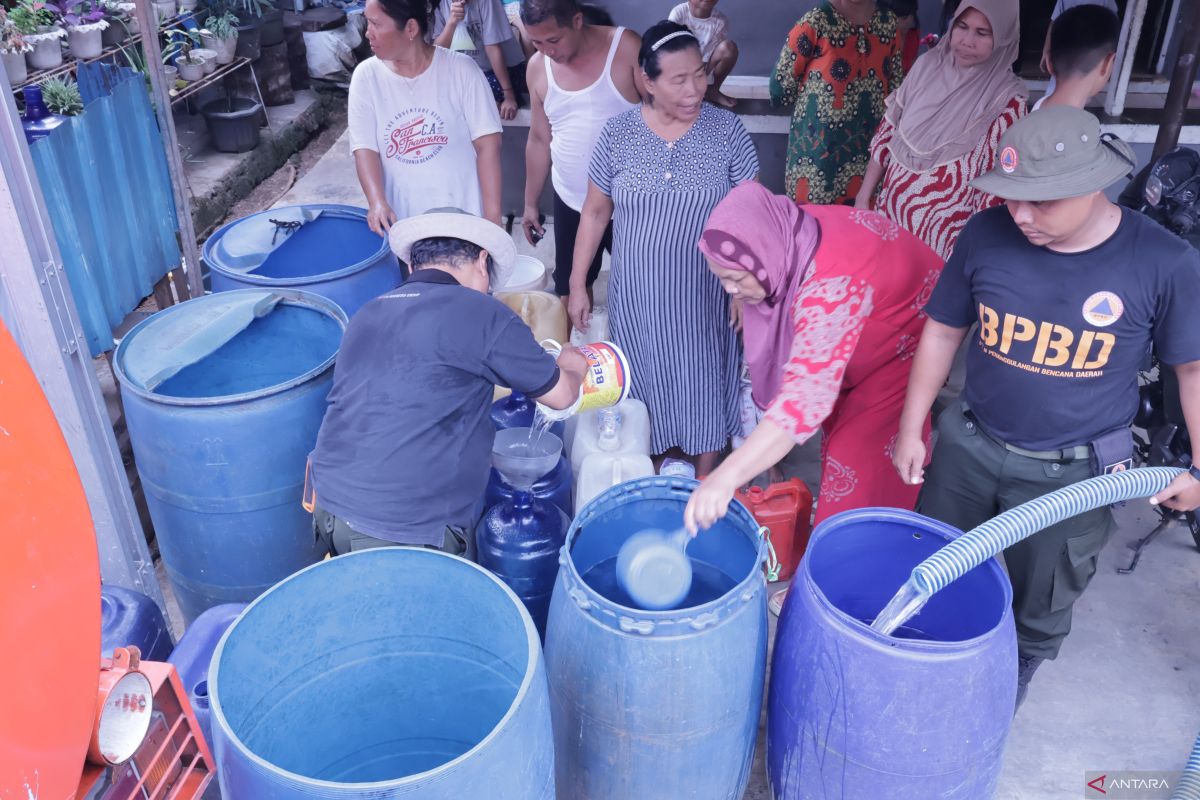 BPBD Padang distribusikan 15.000 liter air bersih di dua daerah