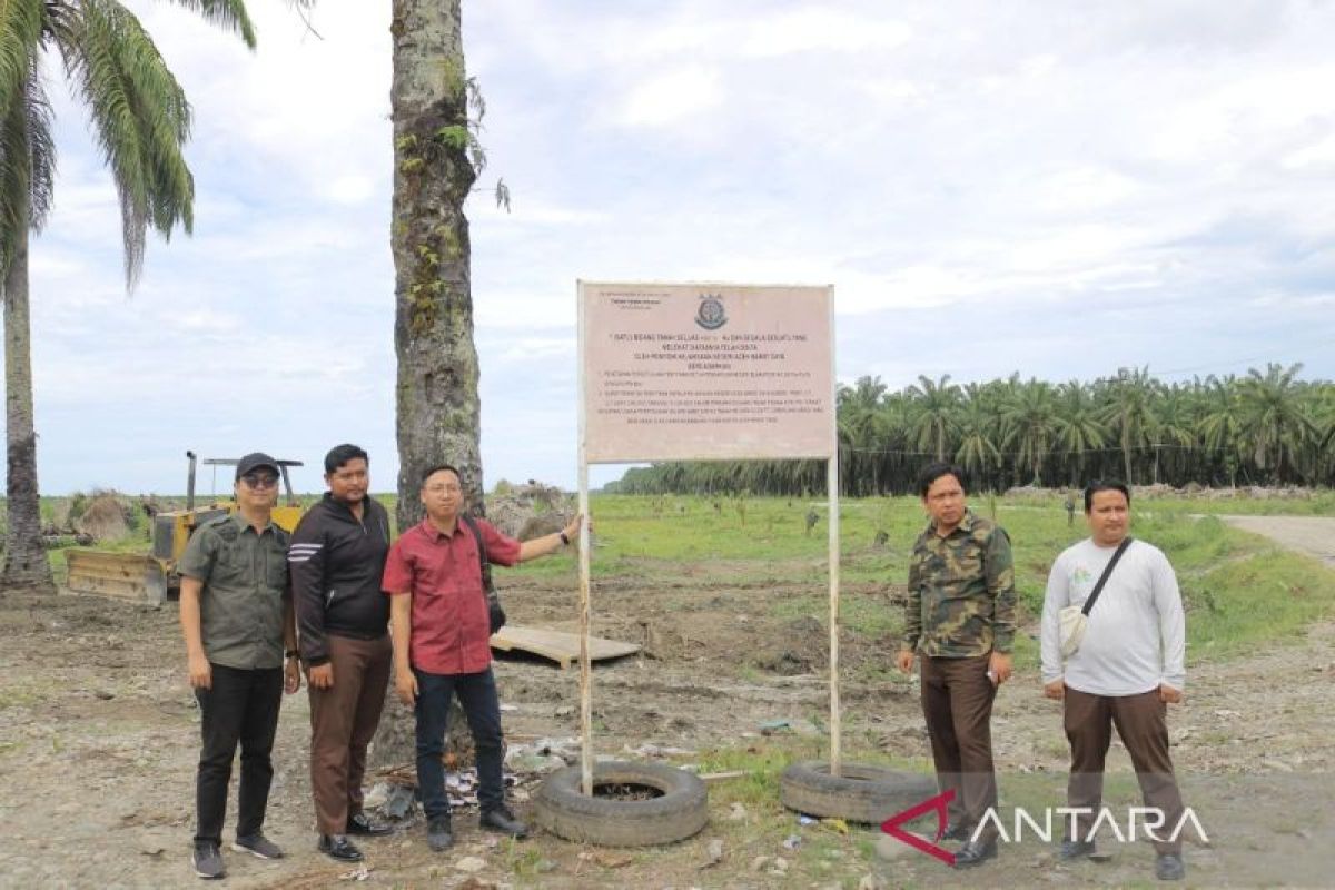 Kajari Abdya pastikan papan plang penyitaan HGU PT CA masih terpasang