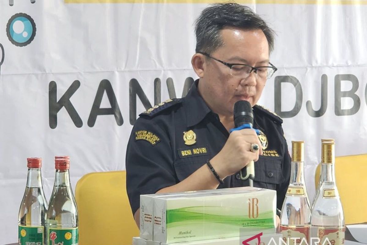 Bea Cukai Kalbagbar gagalkan penyelundupan dua mobil asal Malaysia