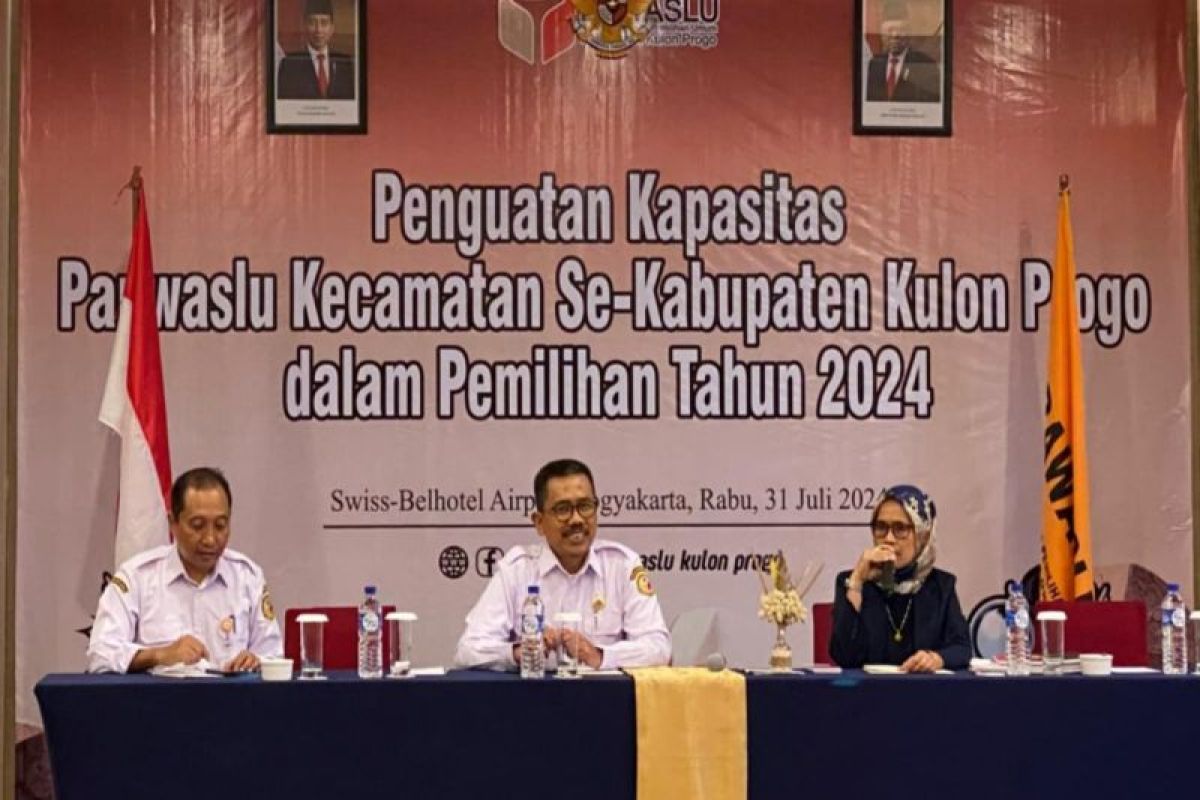 Bawaslu Kulon Progo menggelar penguatan kapasitas panwaslu kecamatan