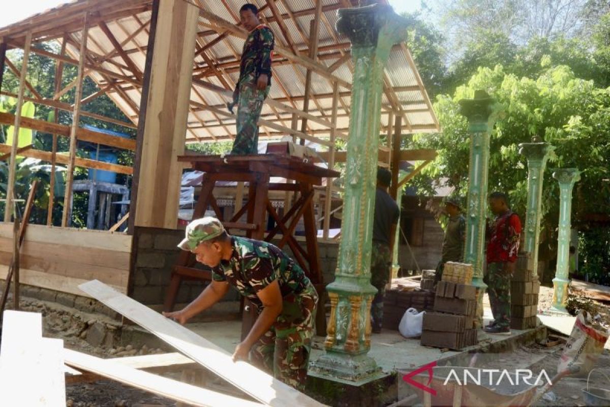 TMMD 121 - Kodim 1003/HSS perbaiki tiga RTLH milik warga prasejahtera