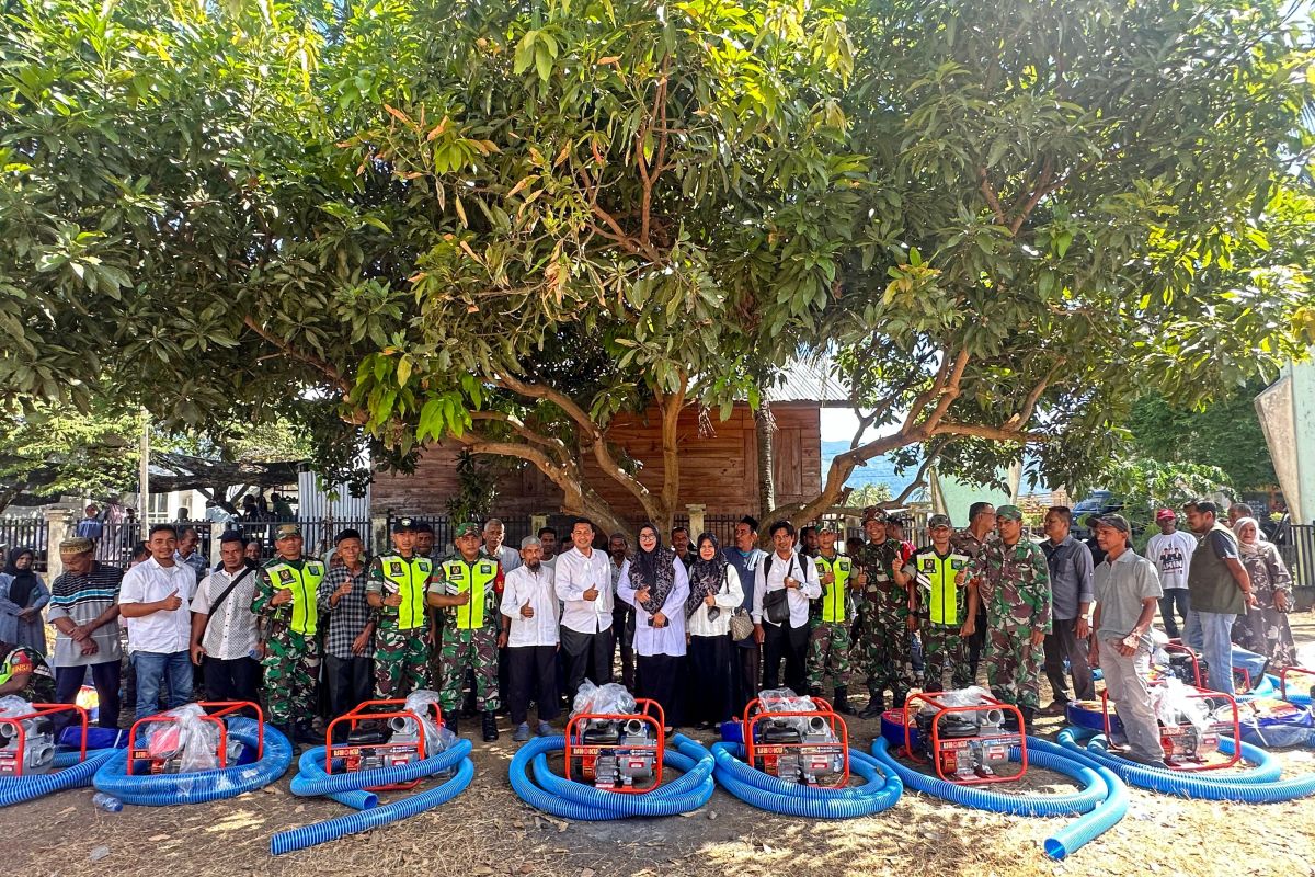 Pemkab serahkan 143 Unit mesin pompa air cegah gagal panen