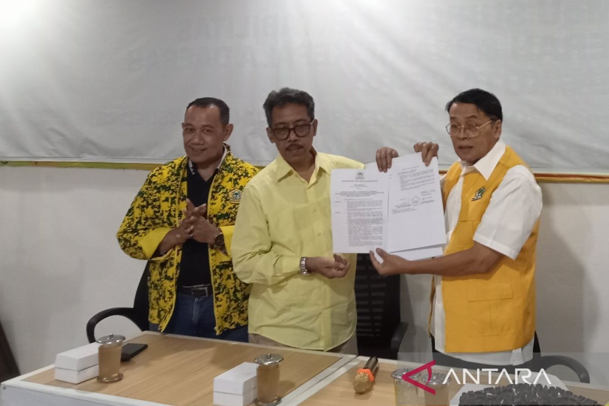 DPP Partai Golkar serahkan surat instruksi kepada bakal calon Walikota Yogyakarta