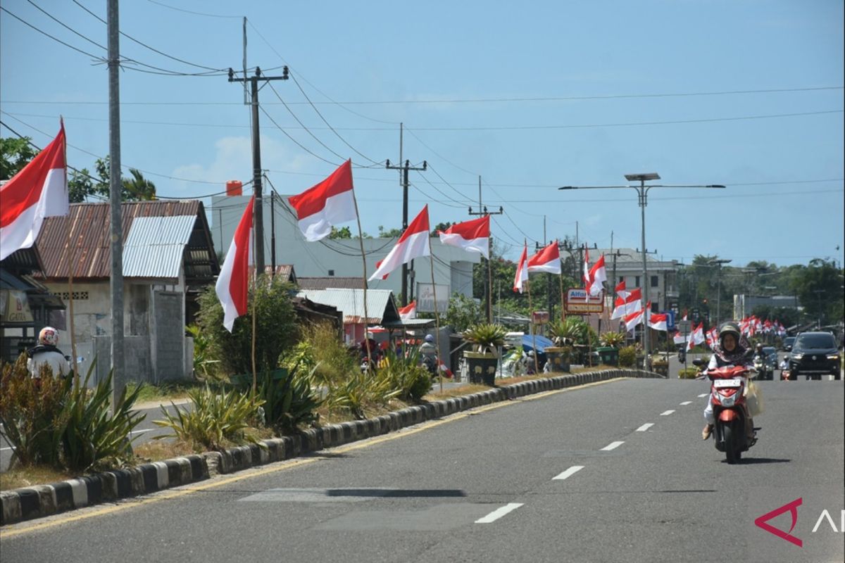 Bupati Belitung Timur ajak warga pasang bendera mulai 1 Agustus