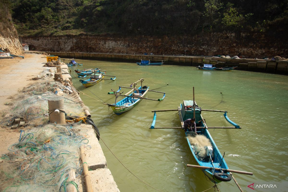 DKP Gunungkidul salurkan 296 paket alat tangkap ikan kepada nelayan