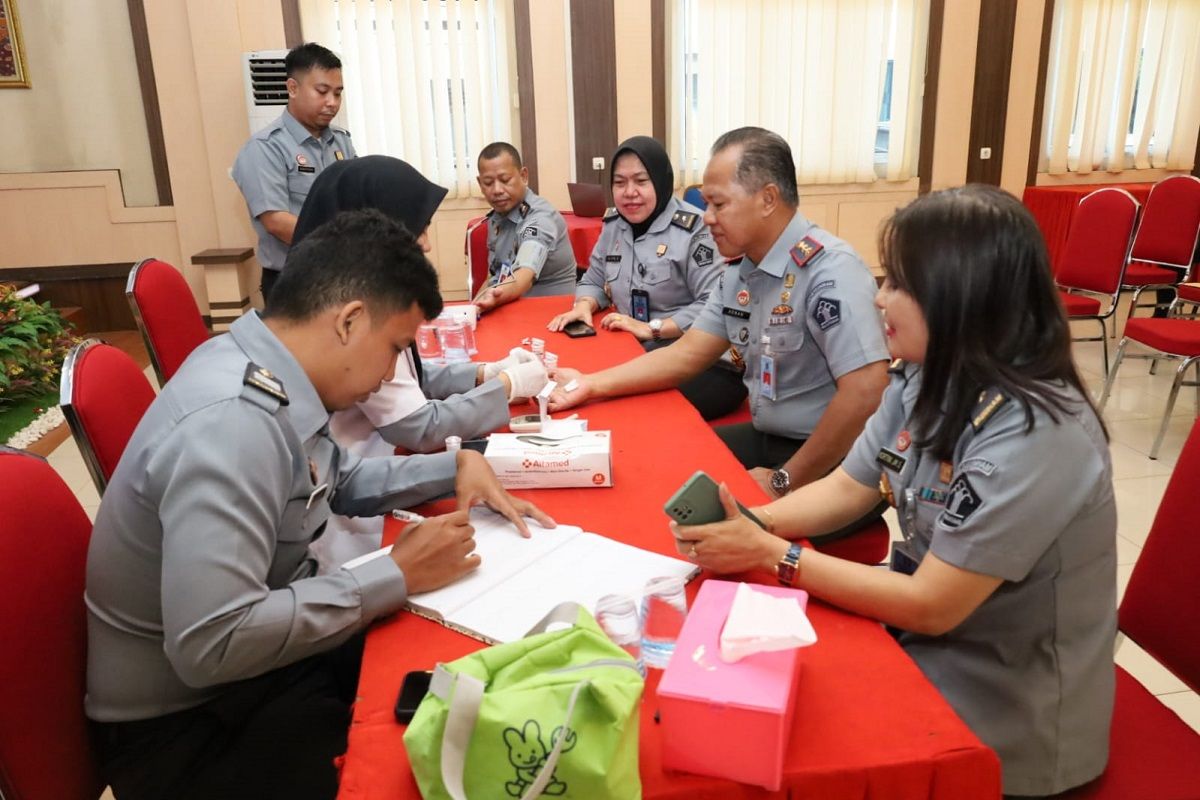 Jelang Hari Pengayoman ke-79, pegawai Kanwil Kemenkumham Jambi jalani pemeriksaan kesehatan