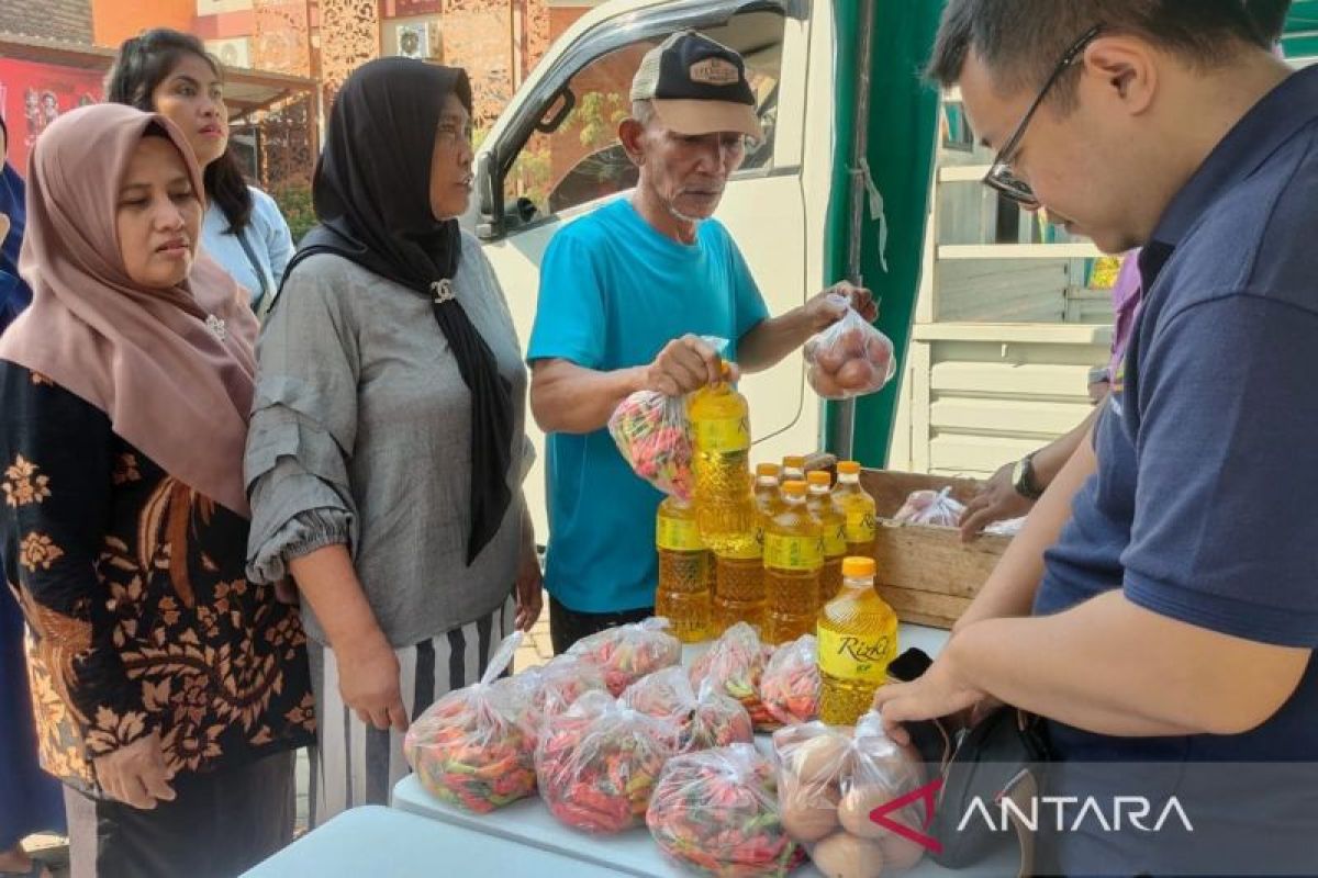 Pemkot Mojokerto tekan kenaikan harga dengan operasi pasar